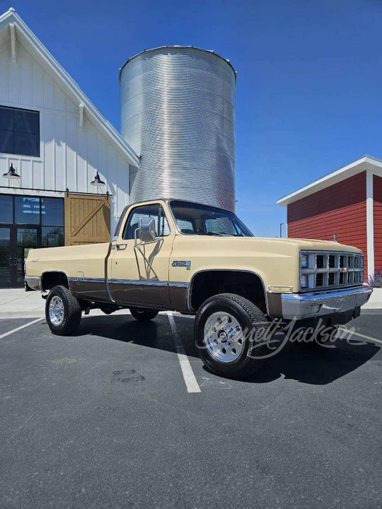 1982 GMC C/K 3rd Gen - Image 2 of 10