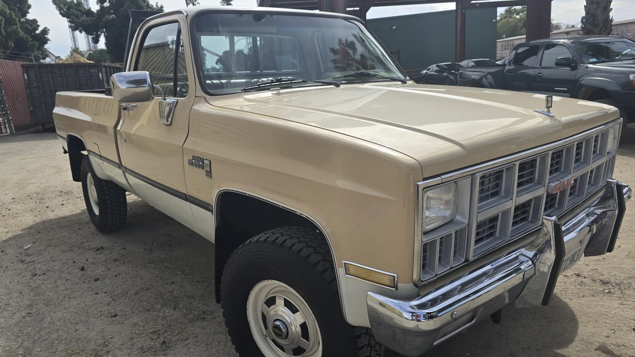 1982 GMC C/K 3rd Gen - Image 2 of 31