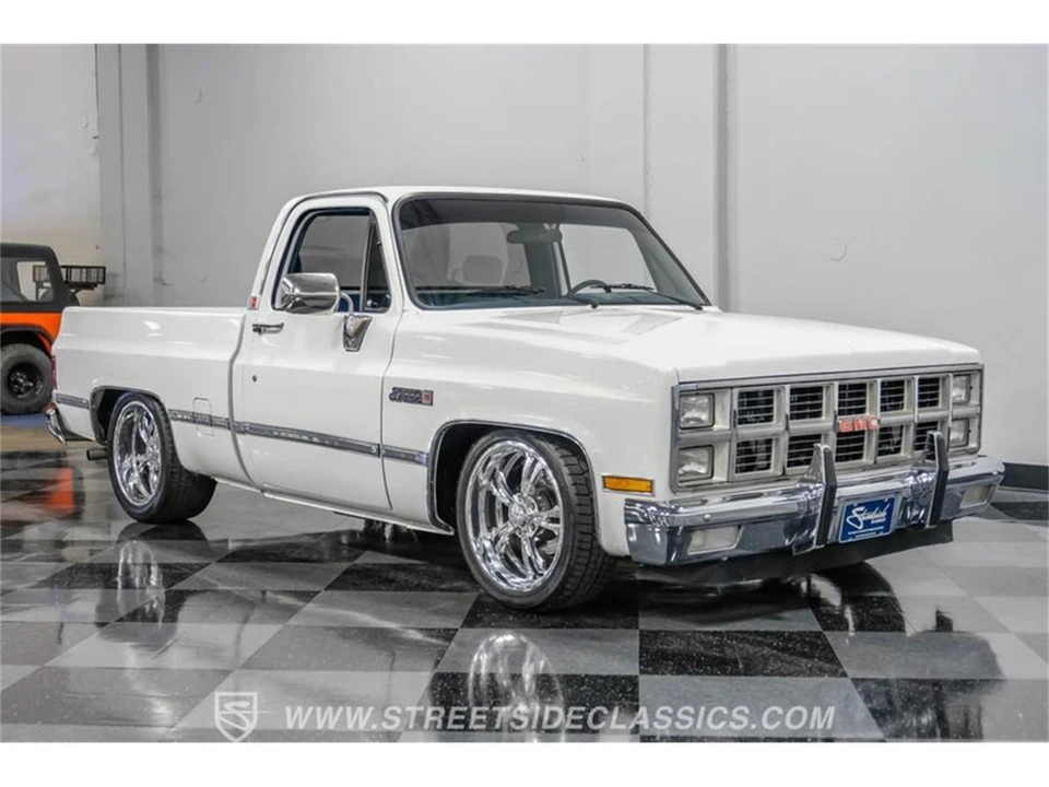 1982 GMC Sierra - Image 17 of 31