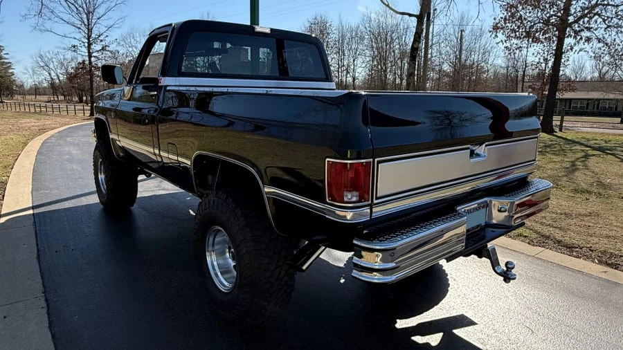 1982 GMC C/K 3rd Gen - Image 3 of 18