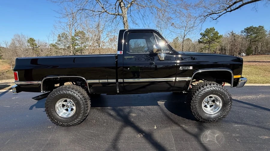 1982 GMC C/K 3rd Gen - Image 7 of 18