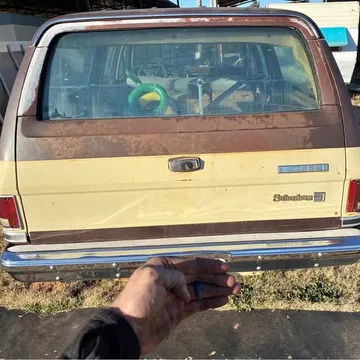 1982 GMC Suburban 2500 Top line