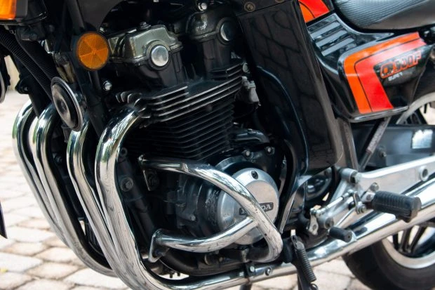 1982 Honda Super Sport: CB750F & CB900F & CB1100F - Image 5 of 6