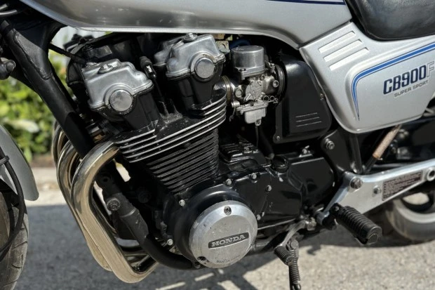 1982 Honda Super Sport: CB750F & CB900F & CB1100F - Image 5 of 6