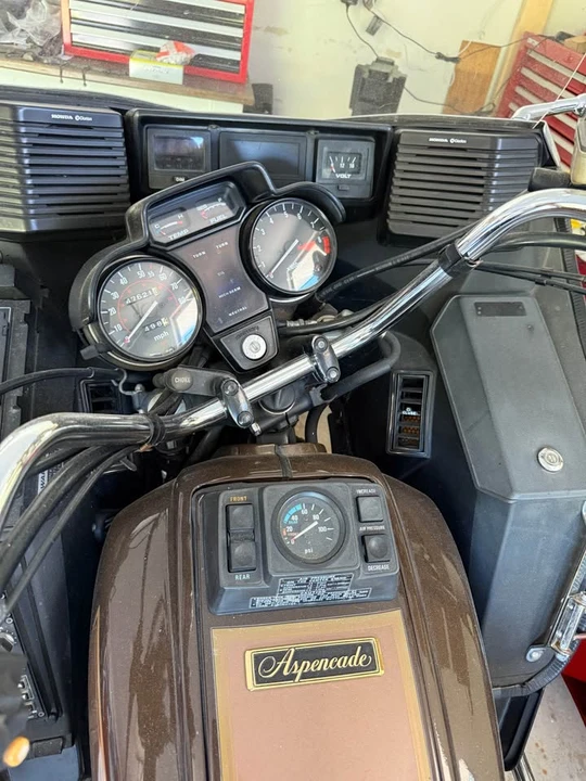 1982 Honda Gold Wing - Image 4 of 7