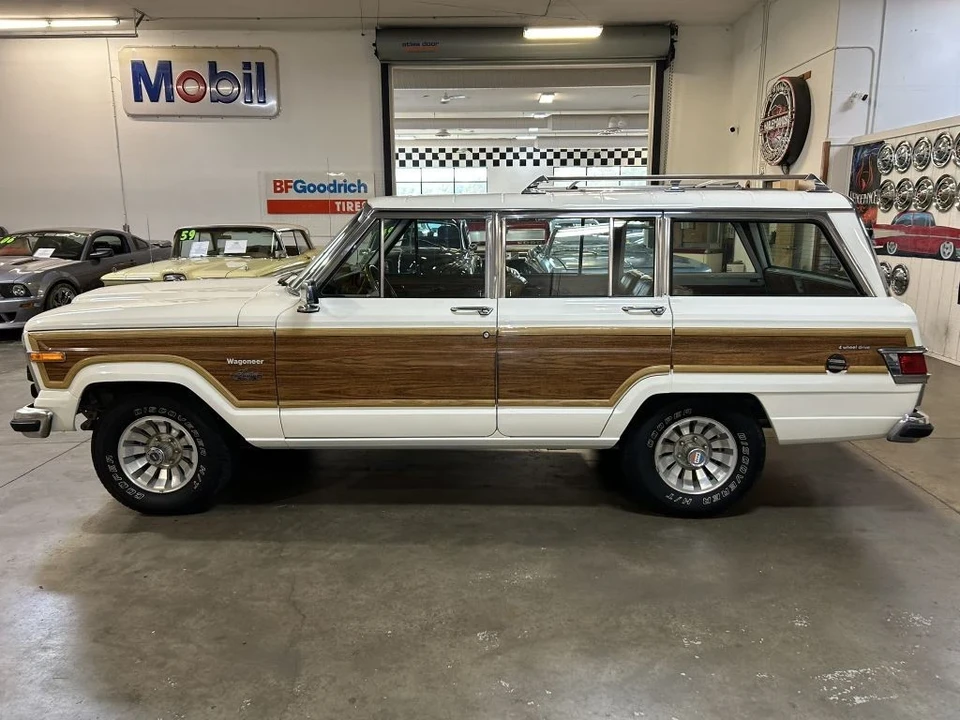 1982 Jeep SJ Wagoneer - Image 8 of 12