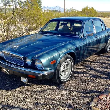 1982 Jaguar XJ6 L Sedan 4D