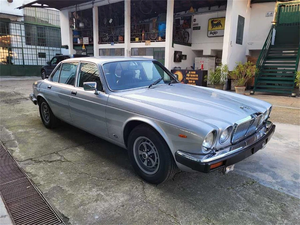 1982 Jaguar XJ Series 3 - Image 9 of 31