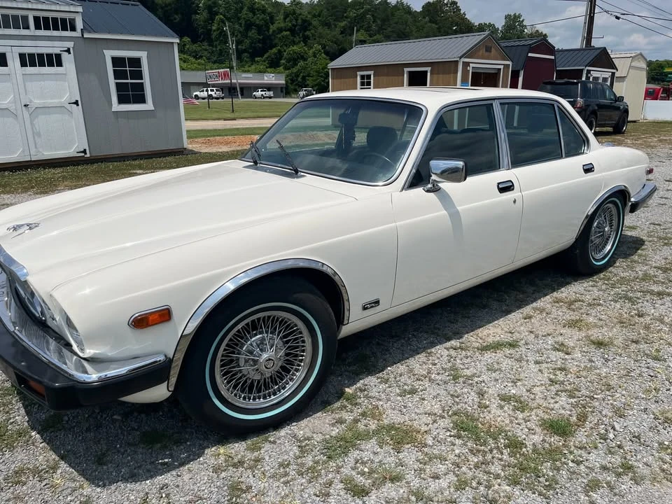1982 Jaguar XJ Series 3 - Image 3 of 15