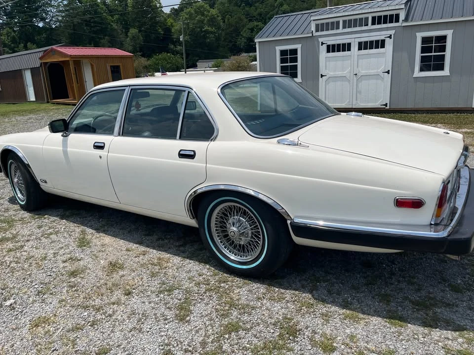 1982 Jaguar XJ Series 3 - Image 5 of 15