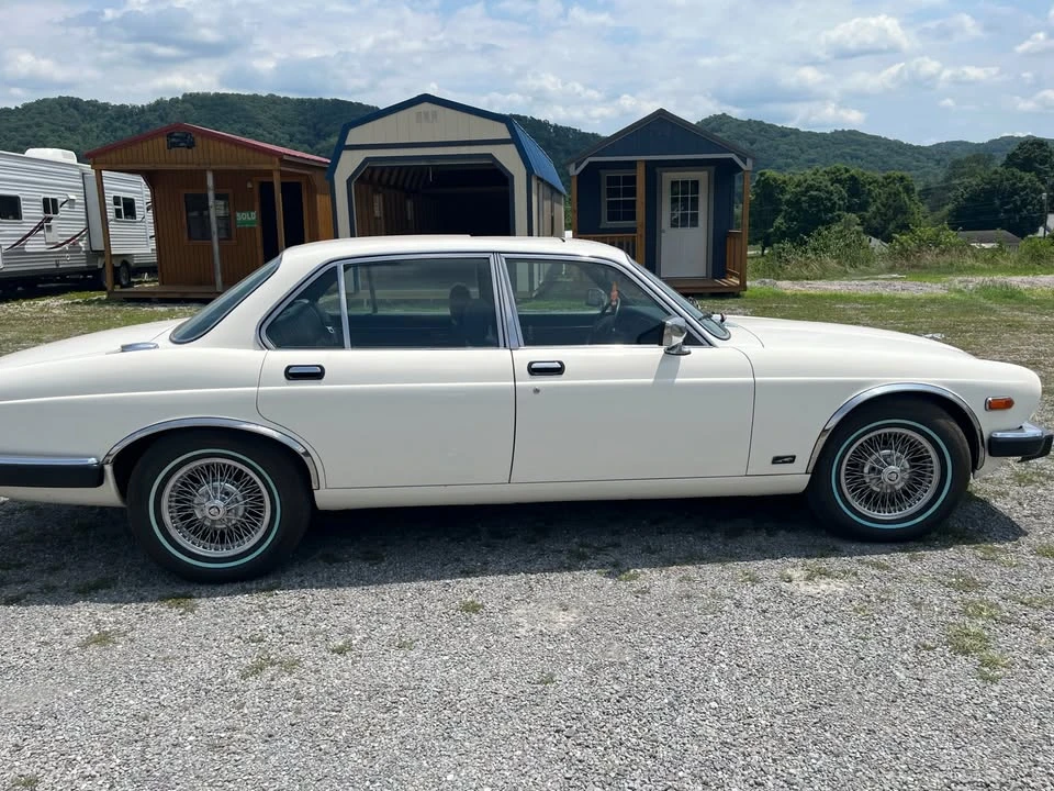 1982 Jaguar XJ Series 3 - Image 2 of 15