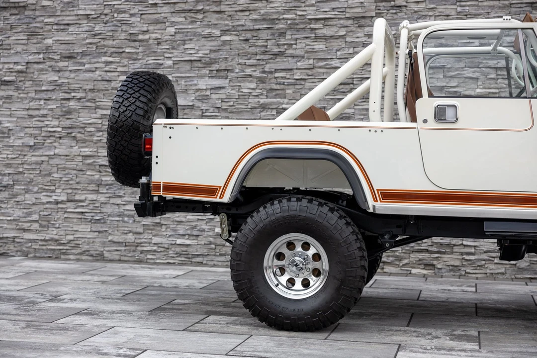 1982 Jeep CJ8 Scrambler - Image 10 of 21