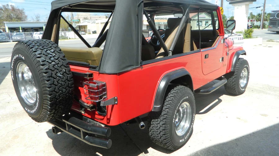 1982 Jeep CJ8 Scrambler - Image 2 of 12