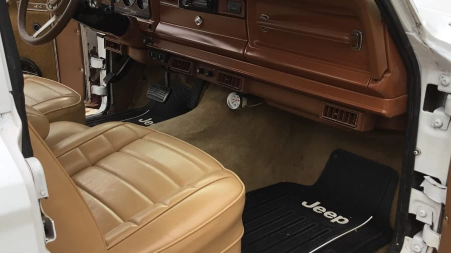 1982 Jeep SJ Gladiator - Image 5 of 12