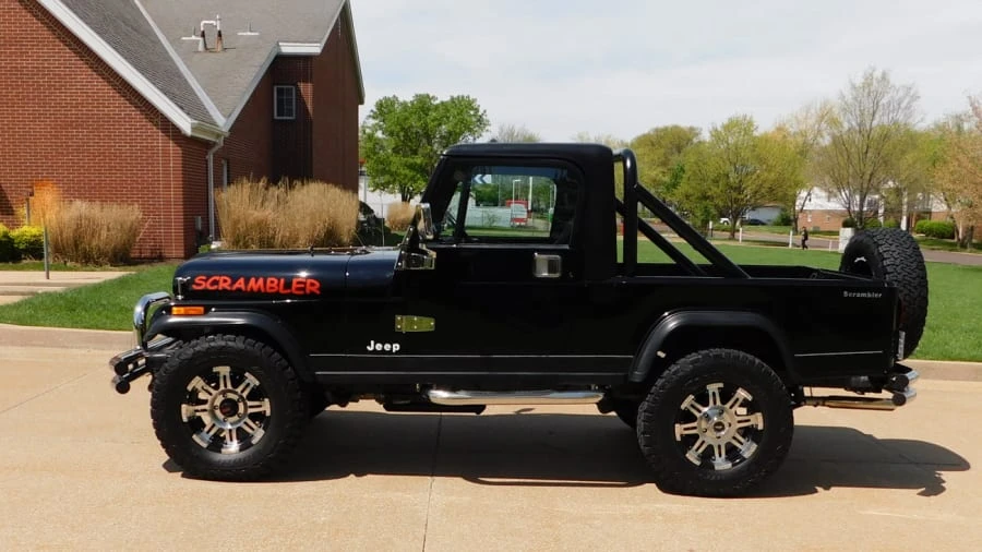 1982 Jeep CJ8 Scrambler - Image 2 of 17