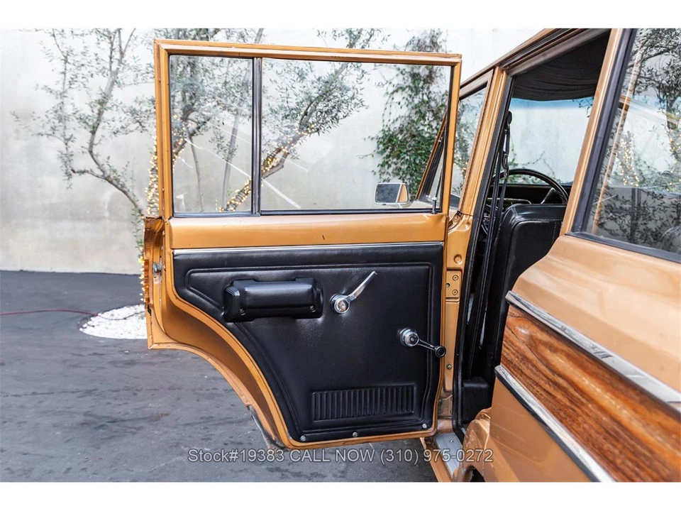 1982 Jeep SJ Wagoneer - Image 20 of 31