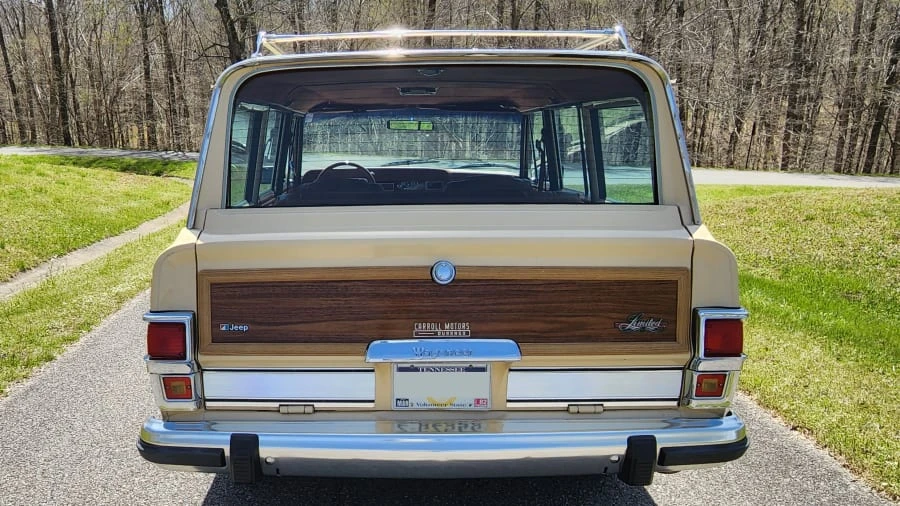 1982 Jeep SJ Wagoneer - Image 11 of 12