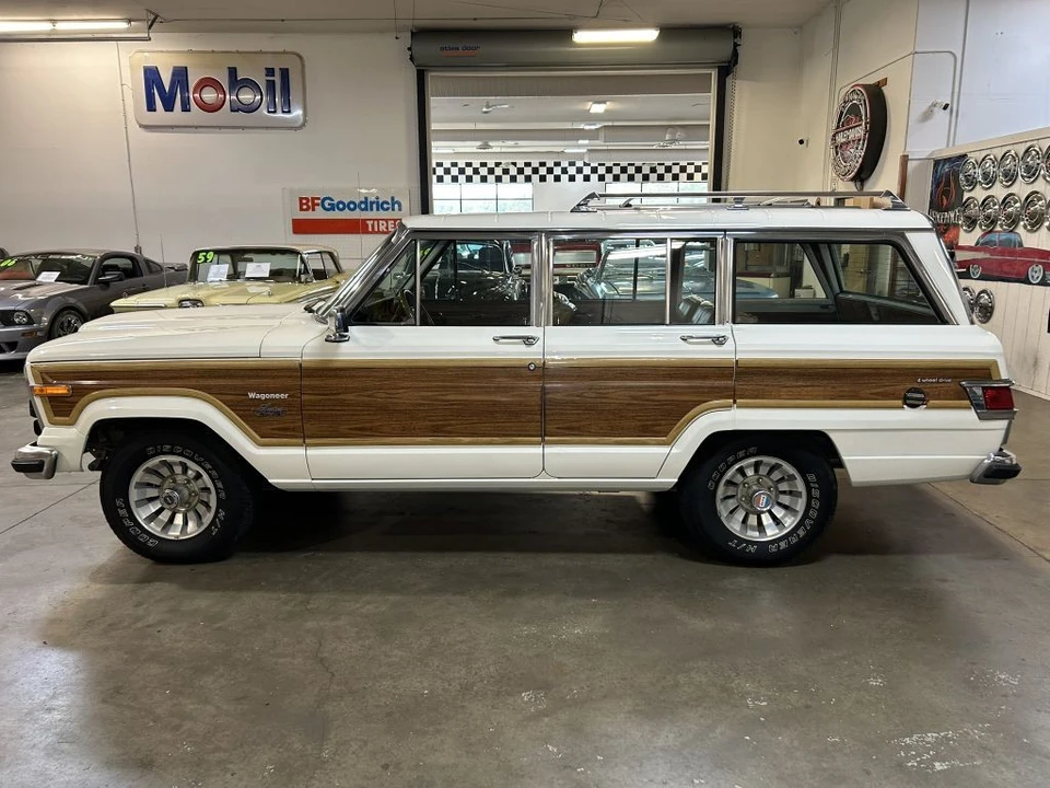 1982 Jeep SJ Wagoneer - Image 8 of 21