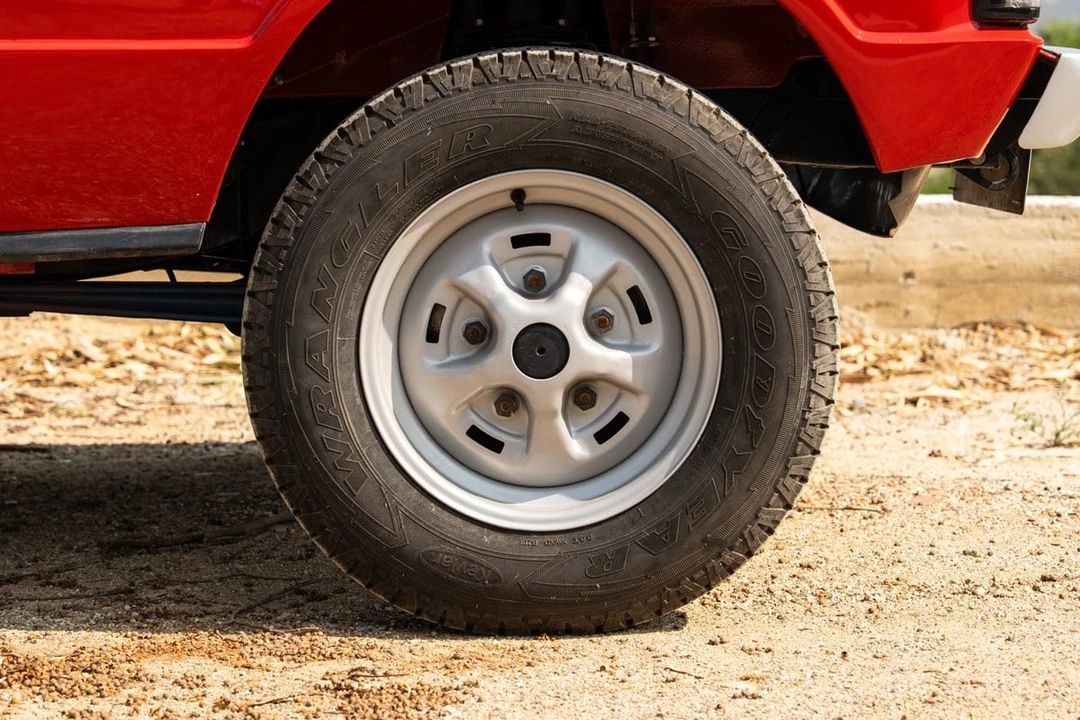 1982 Land Rover Range Rover Classic - Image 13 of 30