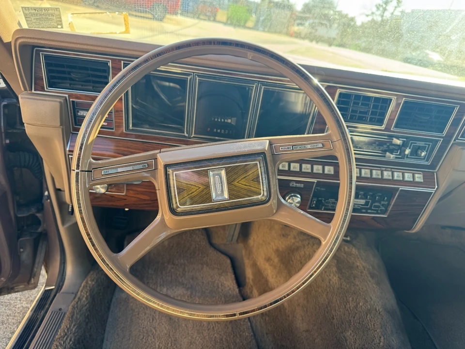 1982 Lincoln Continental 7th Gen - Image 17 of 21