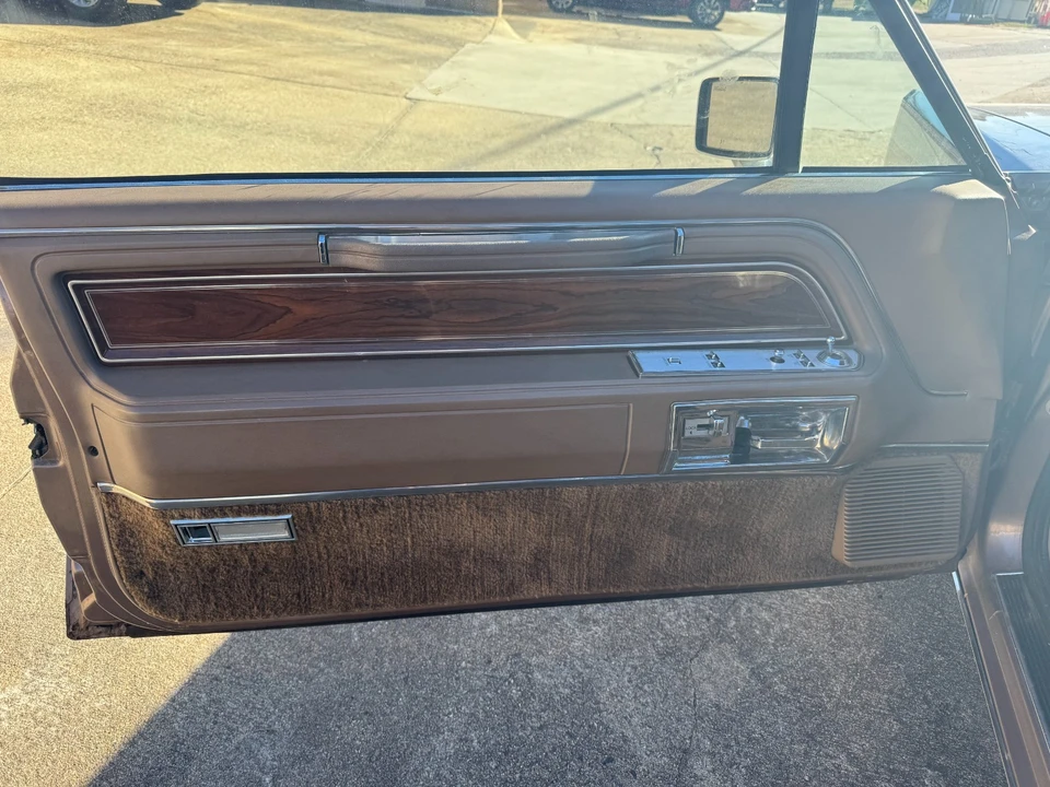 1982 Lincoln Continental 7th Gen - Image 16 of 21