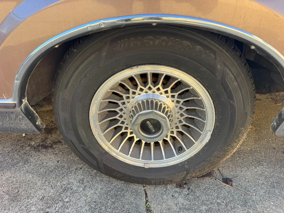 1982 Lincoln Continental 7th Gen - Image 19 of 21