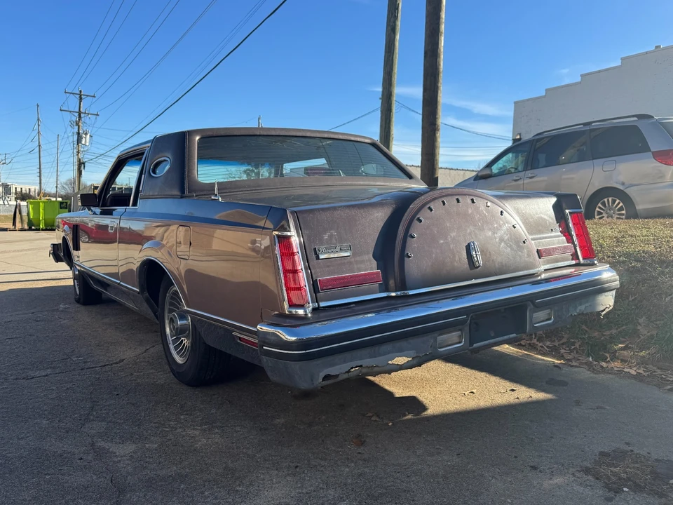 1982 Lincoln Continental 7th Gen - Image 5 of 21