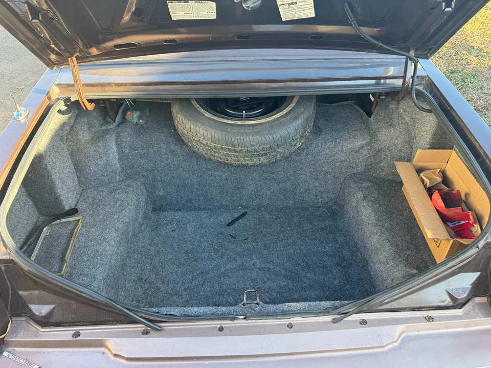 1982 Lincoln Continental 7th Gen - Image 9 of 21