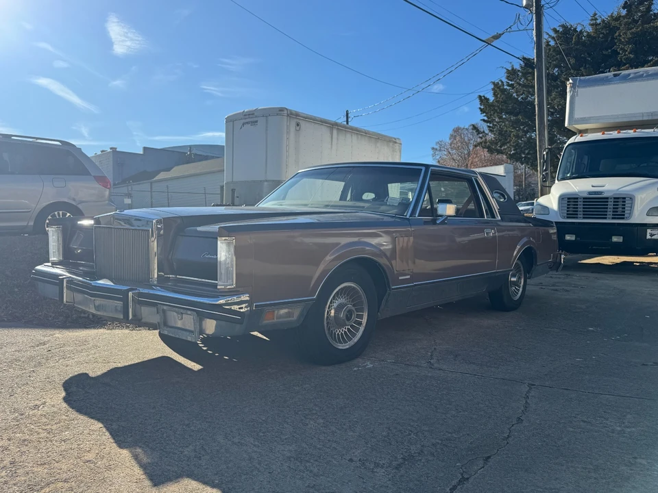 1982 Lincoln Continental 7th Gen - Image 2 of 21