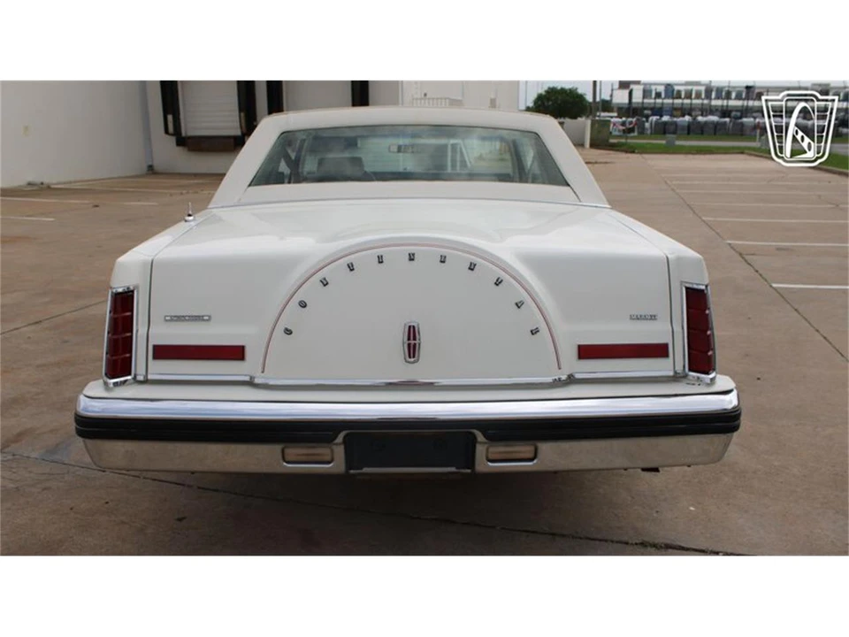 1982 Lincoln Continental Mark VI - Image 13 of 31