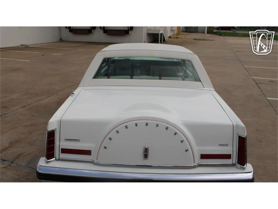 1982 Lincoln Continental Mark VI - Image 20 of 31