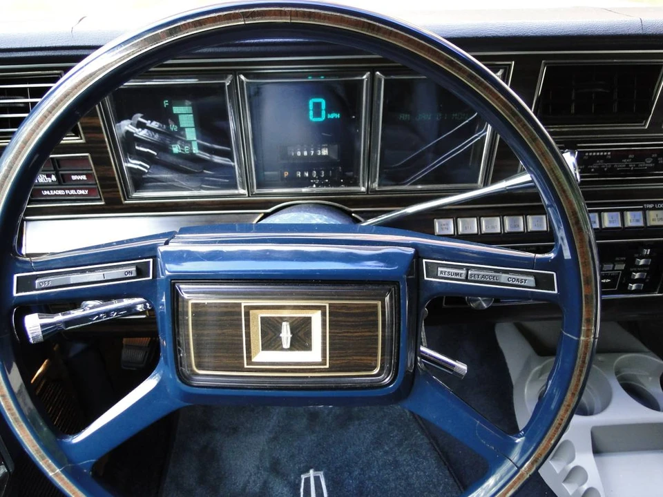 1982 Lincoln Continental Mark VI - Image 17 of 21