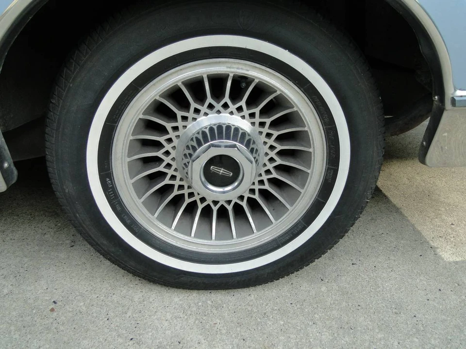 1982 Lincoln Continental Mark VI - Image 18 of 21