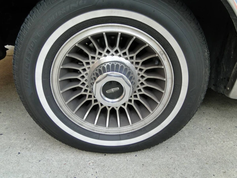 1982 Lincoln Continental Mark VI - Image 19 of 21