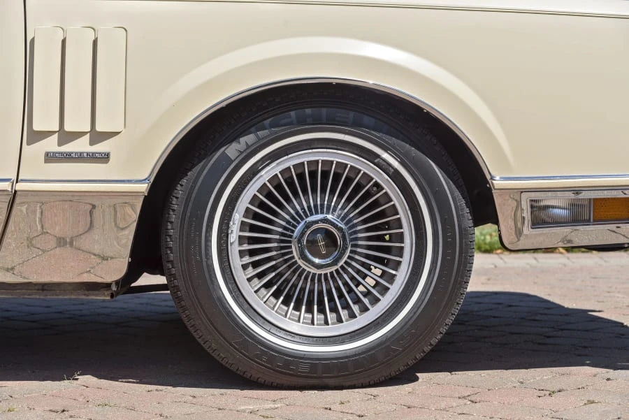 1982 Lincoln Continental Mark VI - Image 19 of 31