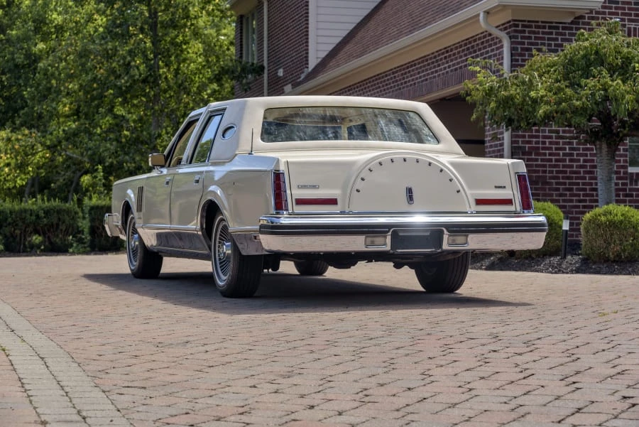 1982 Lincoln Continental Mark VI - Image 17 of 31