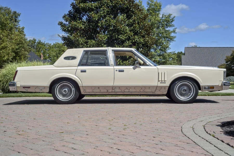 1982 Lincoln Continental Mark VI - Image 18 of 31