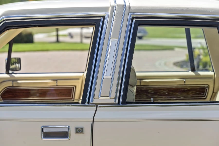 1982 Lincoln Continental Mark VI - Image 11 of 31