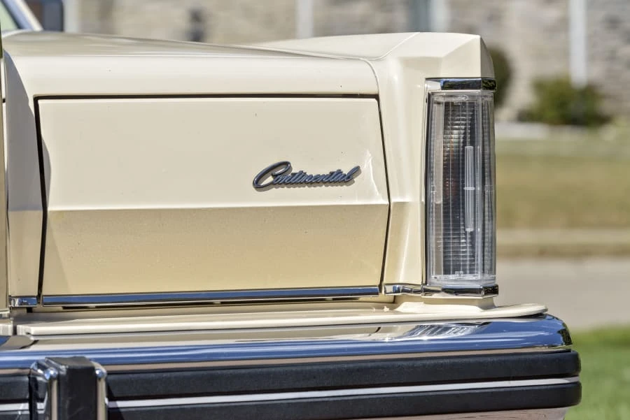 1982 Lincoln Continental Mark VI - Image 14 of 31
