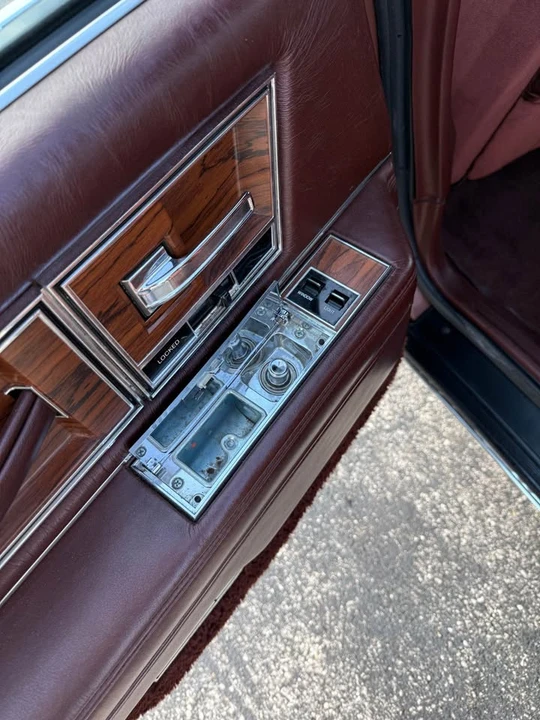 1982 Lincoln Continental 7th Gen - Image 11 of 12