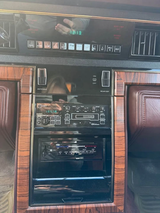 1982 Lincoln Continental 7th Gen - Image 8 of 12