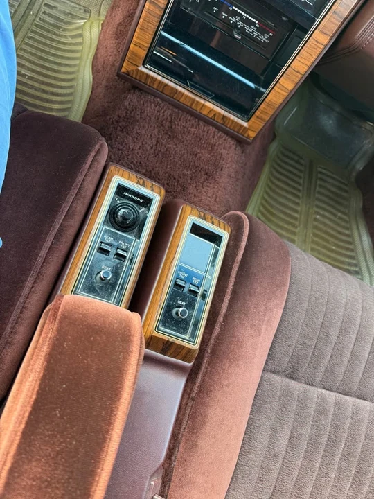 1982 Lincoln Continental 7th Gen - Image 9 of 12