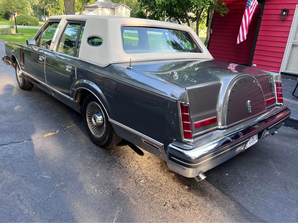 1982 Lincoln Continental 7th Gen - Image 6 of 15