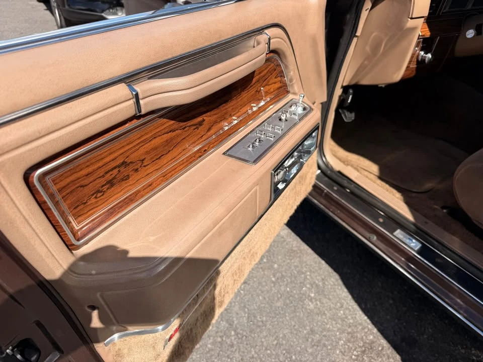 1982 Lincoln Continental Mark VI - Image 9 of 17