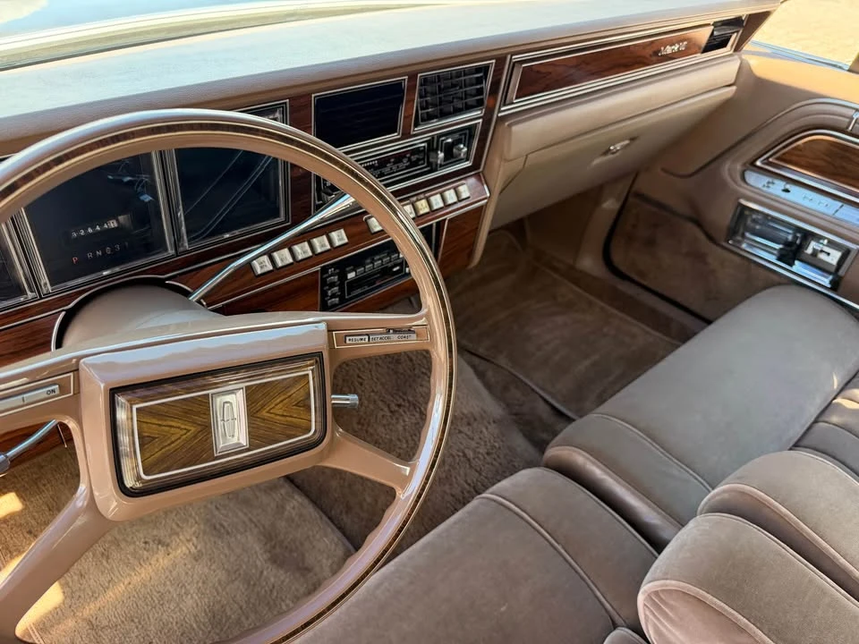 1982 Lincoln Continental Mark VI - Image 10 of 17