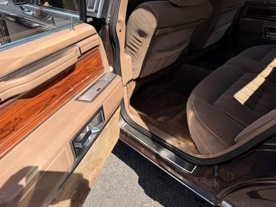1982 Lincoln Continental Mark VI - Image 13 of 17