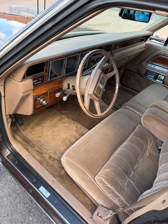 1982 Lincoln Continental Mark VI - Image 11 of 20