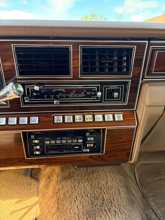 1982 Lincoln Continental Mark VI - Image 16 of 20