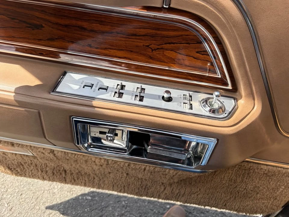 1982 Lincoln Continental Mark VI - Image 17 of 20