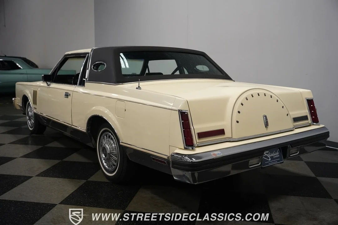 1982 Lincoln Continental Mark VI - Image 13 of 21